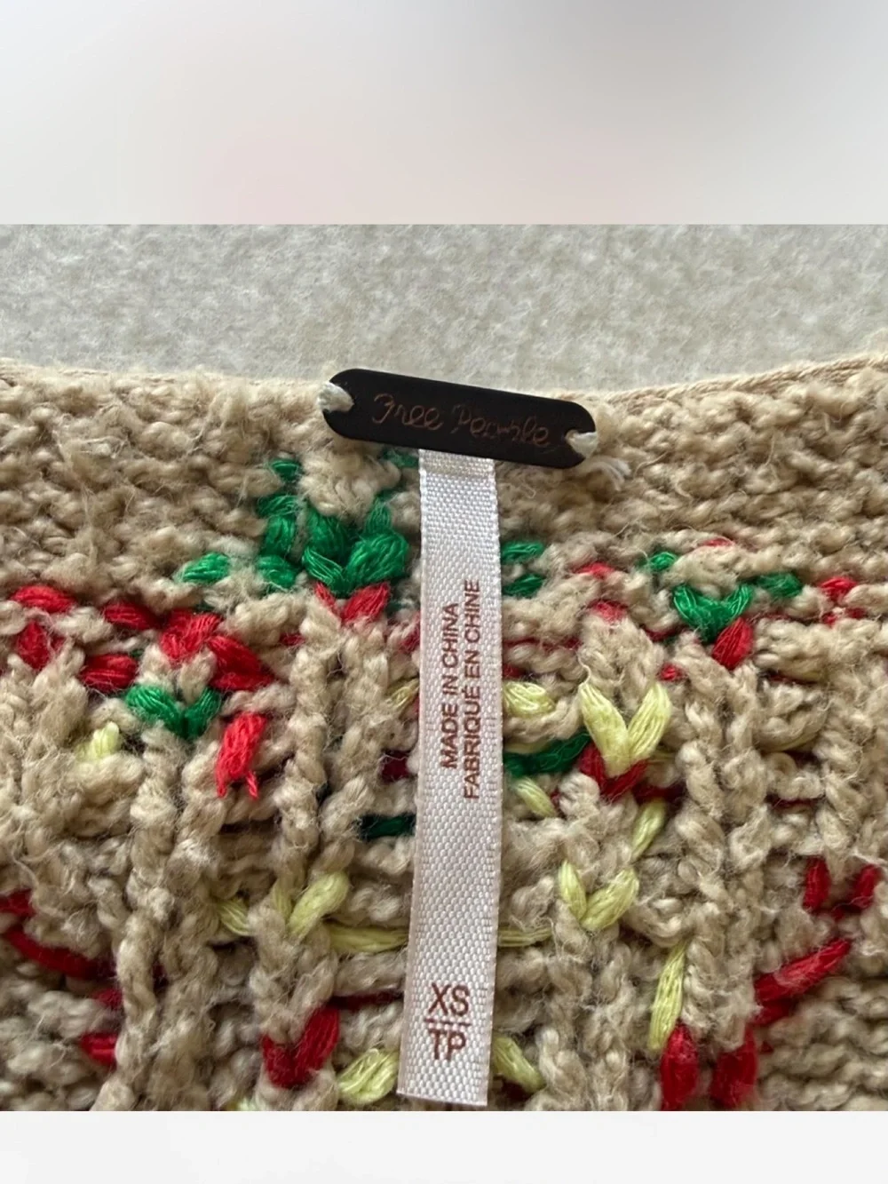 Free people Strawberry Intarsia V-Neck Cropped short sleeve Sweater - Red & Tan
